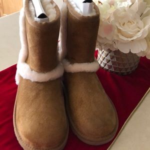 Girls Ugg Boot Size 3 US * Authentic *